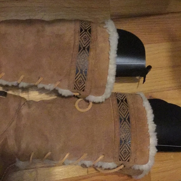 Ugg Boots with cool tribal print Sz 9 - Picture 5 of 5